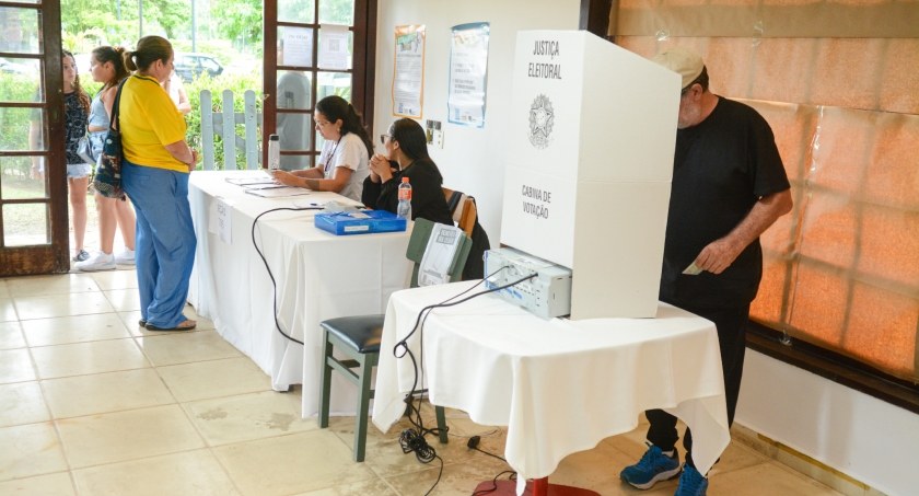 Taxa recuou de 23,32%, no primeiro turno, para 21,62%; estado passou desceu da segunda para a se...