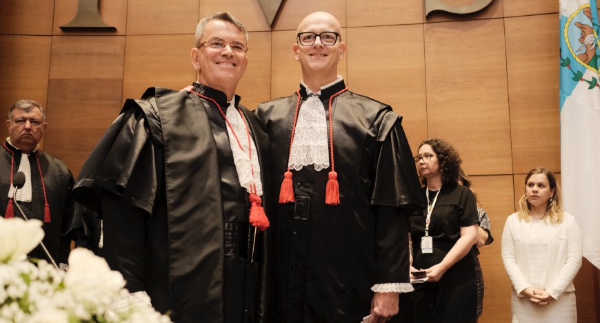 A foto mostra o presidente eleito do TRE-RJ, desembargador Claudio de Mello Tavares e o vice-pre...