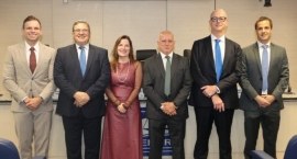 (da esq. p/dir.): vice-diretor da EJE, desembargador eleitoral Bruno Bodart; desembargador Ricar...