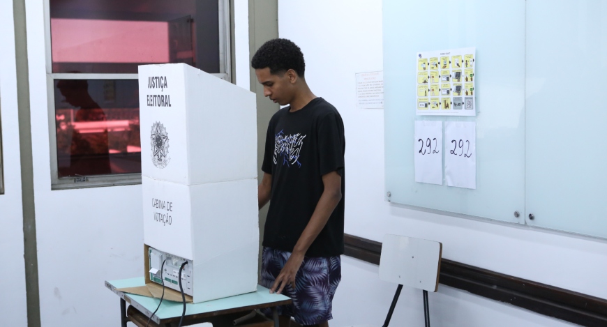 Números de substituições, de cidades atingidas e de eleitores afetados superam os do pleito de 2024