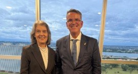 Foto do presidente do TRE-RJ, desembargador Claudio de Mello Tavares, ao lado da ministra Cármen...