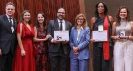 (da esq. p/ dir.) Pablo de Barros, de óculos e barba, usando terno cinza; Gisela Barbosa, cabelo...