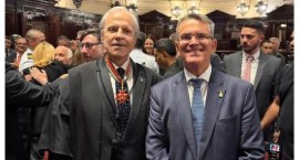 Imagem do presidente do TRE-RJ, desembargador Claudio de Mello Tavares, ao lado do reitor do pre...