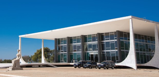 Decisão do STF não gera retotalização dos eleitos no estado do Rio de Janeiro Fachada do Supremo Tribunal Federal (STF), localizado em Brasília, Distrito Federal. A arquitetu...