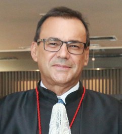 Desembargador Vice-Presidente e Corregedor Elton Martinez Carvalho Leme - TRE-RJ Desembargador Vice-Presidente e Corregedor Elton Martinez Carvalho Leme - TRE-RJ