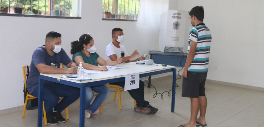 TRE-RJ Eleitores votando nas Eleições Suplementares de Itatiaia 2022 TRE-RJ Eleitores votando nas Eleições Suplementares de Itatiaia 2022