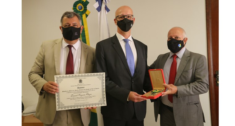 O presidente do TRE-RJ, desembargador Cláudio Brandão de Oliveira (à esquerda), desembargador Fe...