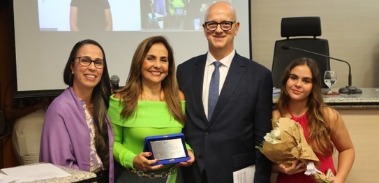 A atual diretora da EJE-RE, desembargadora Eleitoral Daniela Bandeira de Freitas, e o ex-diretor...