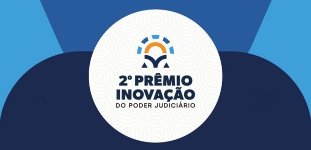 Logotipo do 2º Prêmio Inovação do Poder Judiciário, em destaque dentro de um círculo branco, com...