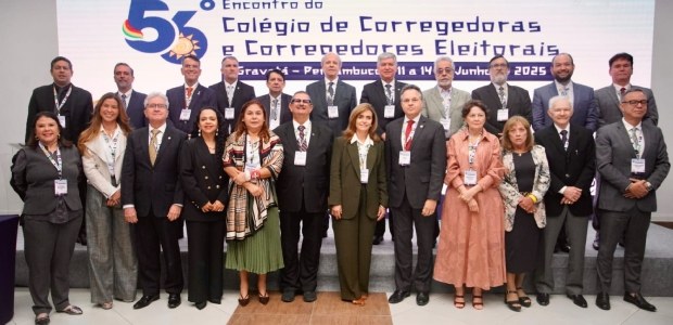 Desembargador Claudio de Mello Tavares participa do 56º Colégio de Corregedores Eleitorais do Brasil Foto posada dos corregedores no 53º Encontro do Colégio de Corregedoras e Corregedores Eleitorai...