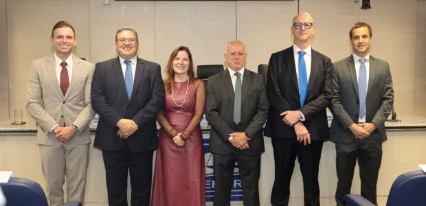 (da esq. p/dir.): Vice-diretor da EJE, desembargador eleitoral Bruno Bodart; desembargador Ricar...