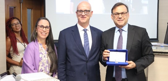 A atual diretora da EJE-RE, desembargadora Eleitoral Daniela Bandeira de Freitas, e o ex-diretor...