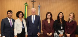 foto posada de integrantes da Comissão de Promoção da Igualdade, Diversidade e Não-discriminação...
