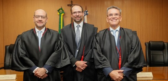 Da esquerda para a direita, o governador do Rio de Janeiro, Ricardo Couto; ao centro, o desembar...