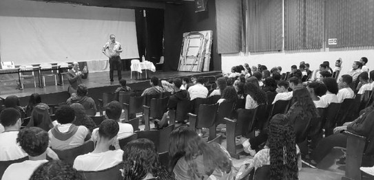 Na Escola Municipal Grécia, 90 estudantes assistiram à palestra ministrada pelo juiz eleitoral  ...