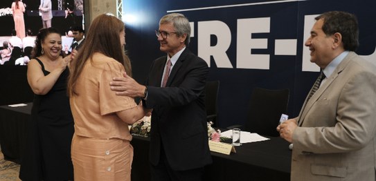 Presidente do TRE-RJ, desembargador Henrique Figueira, homem branco, cabelo grisalho, usando ócu...