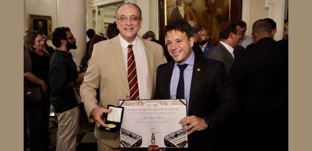 Presidente do TRE-RJ é homenageado no centenário do Palácio Pedro Ernesto O presidente do TRE-RJ, desembargador João Ziraldo Maia, com o presidente da Câmara de Vereadore...