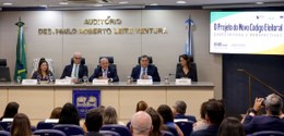 Registro fotográfico do evento realizado no auditório "Des. Paulo Roberto Leite Ventura", com ci...