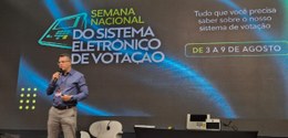 No palco do Rio Innovation Week, Michel Marchetti Kovacs, secretário de Tecnologia da Informação...