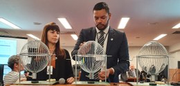 Foto do evento do sorteio das urnas que serão auditadas no domingo do segundo turno