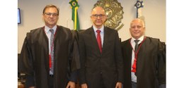 Vice Presidente e Corregedor do TRE, Elton Leme, (à esquerda); desembargador Ricardo Perlinger (...