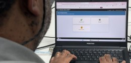 Computador em tela do sistema de Plenário Virtual