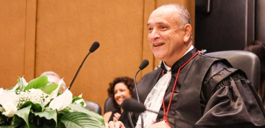 TRE-RJ elege e empossa novo presidente Foto do desembargador João Ziraldo Maia, novo presidente do TRE-RJ, durante seu discurso de posse.