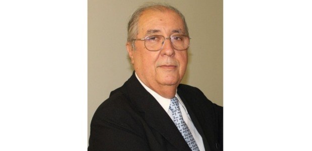 TRE-RJ homenageia desembargador Roberto Felinto ao nomear a Escola Judiciária Eleitoral Retrato do desembargador Roberto Felinto de cabelos grisalhos e rosto sereno, vestindo paletó es...