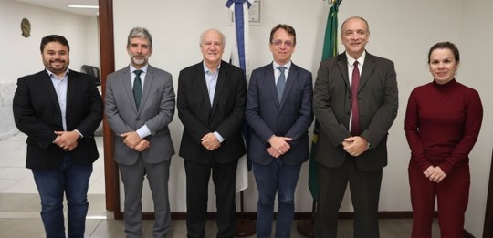 Da esquerda para a direita, o assessor da Presidência do Detran-RJ, Diego Alves, juiz Rudi Baldi...