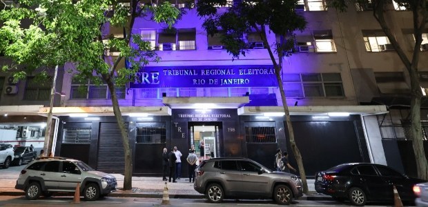 TRE-RJ participa de campanha de conscientização contra o diabetes Fachada da sede da Avenida Presidente Wilson iluminada na cor azul, em prol da campanha “24 hora...