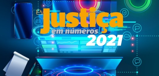 TRE-RJ Produtividade do aumenta durante a pandemia Logomarca do relatório Justiça em Números. Imagem de um notebook aberto com alguns itens colorid...