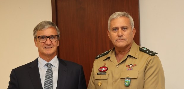TRE-RJ recebe visita de cortesia do Comando Militar do Leste foto posada do presidente do TRE-RJ, desembargador Henrique Carlos de Andrade Figueira, homem gr...