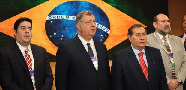 TRE-RJ Simpósio no Palácio da Democracia debate combate ao roubo de cargas e crime organizado Da esquerda para a direita, o promotor de justiça Pedro Simão, o corregedor-geral de Justiça Cla...