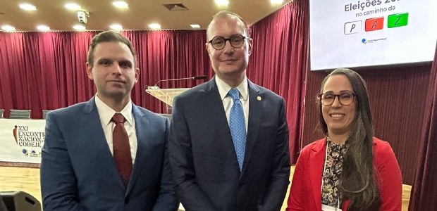 TRE-RJ voltará a sediar o Codeje após 11 anos Da esqueda para a direita: o vice-diretor da Escola Judicial Eleitoral do Rio de Janeiro, desemb...