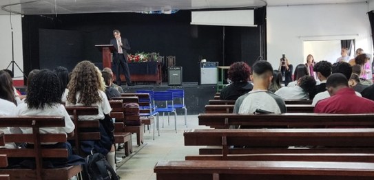 TRE Vai à Escola em Duque de Caxias, com o  juiz da 200ª ZE, Alexandre Guimarães Gavião Pinto